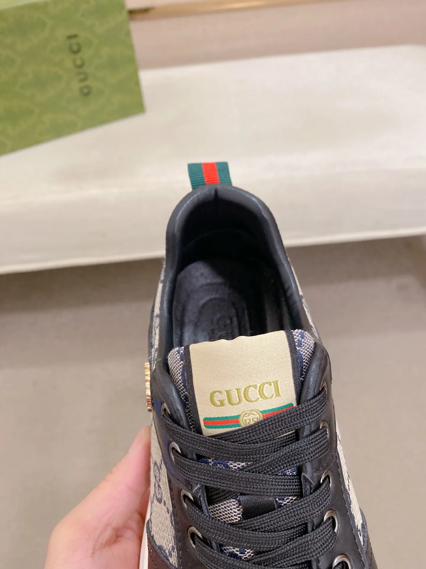 Factory price 462💰New GUCCI (Gucci) counters are launched simultaneously, new men's shoes, 😘fabrics are selected imported cowhide, lining: sheepskin lining. 👍🏿 High-end ☄️ air-cushion molded anti-slip rubber outsole, exquisite lines, simple and elegant, comfortable and high-end for leisure travel. Code number: 38 to 44 (45 can be customized and cannot be returned or exchanged)
